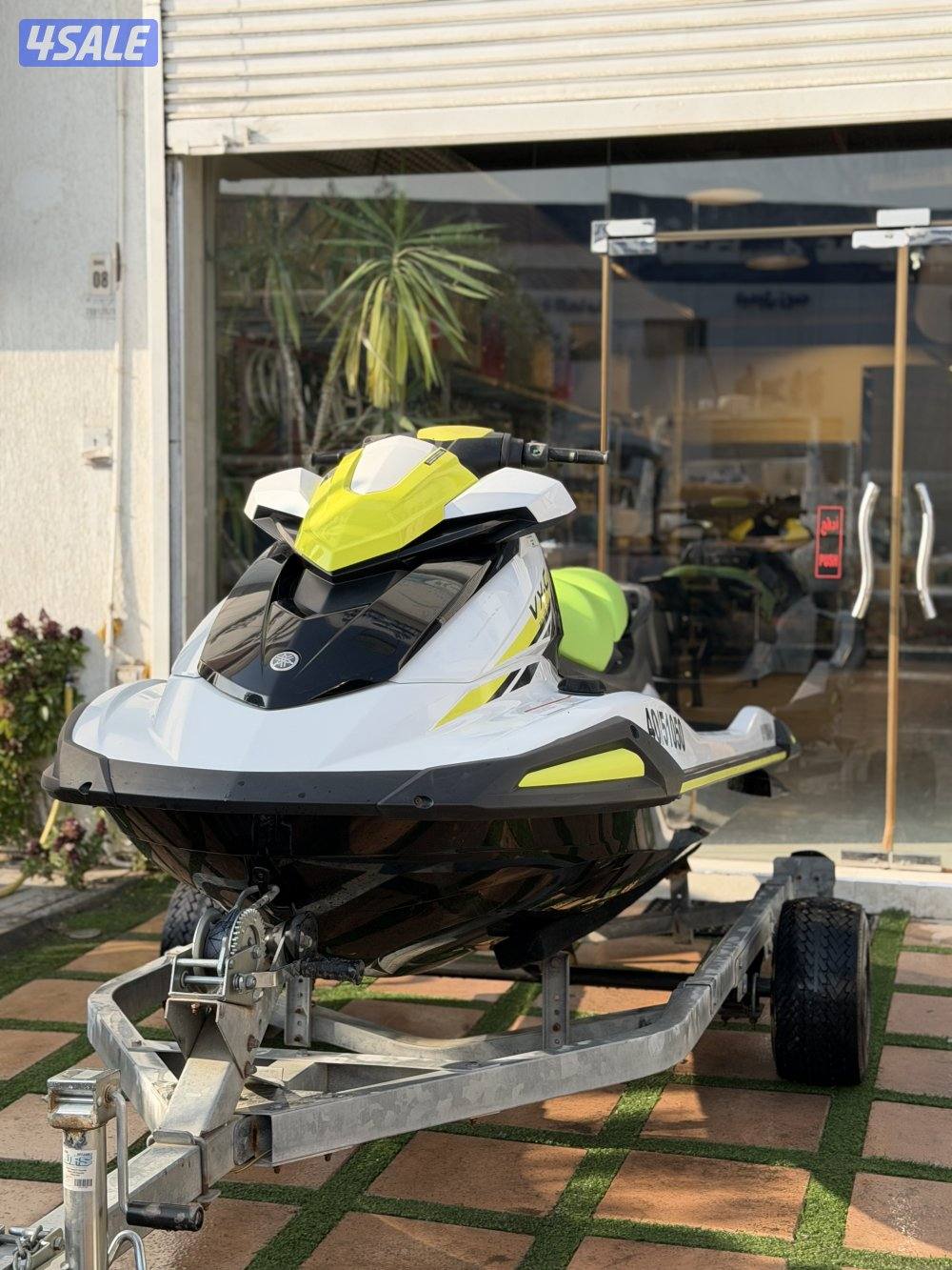 للبيع جت سكي بحالة ممتازه مع العربانه موديل 20210