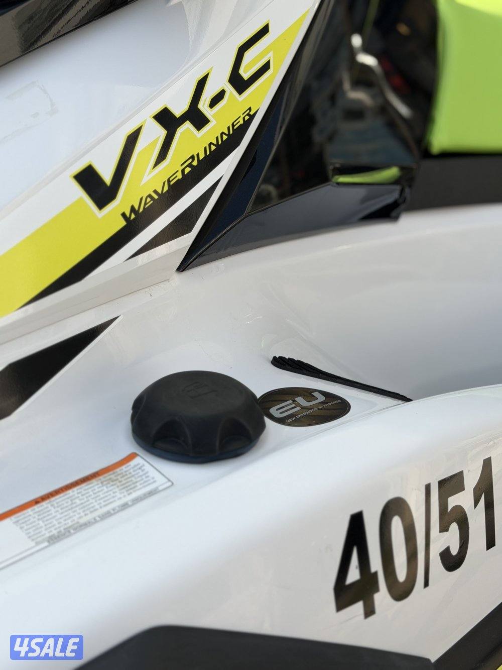 للبيع جت سكي بحالة ممتازه مع العربانه موديل 20214