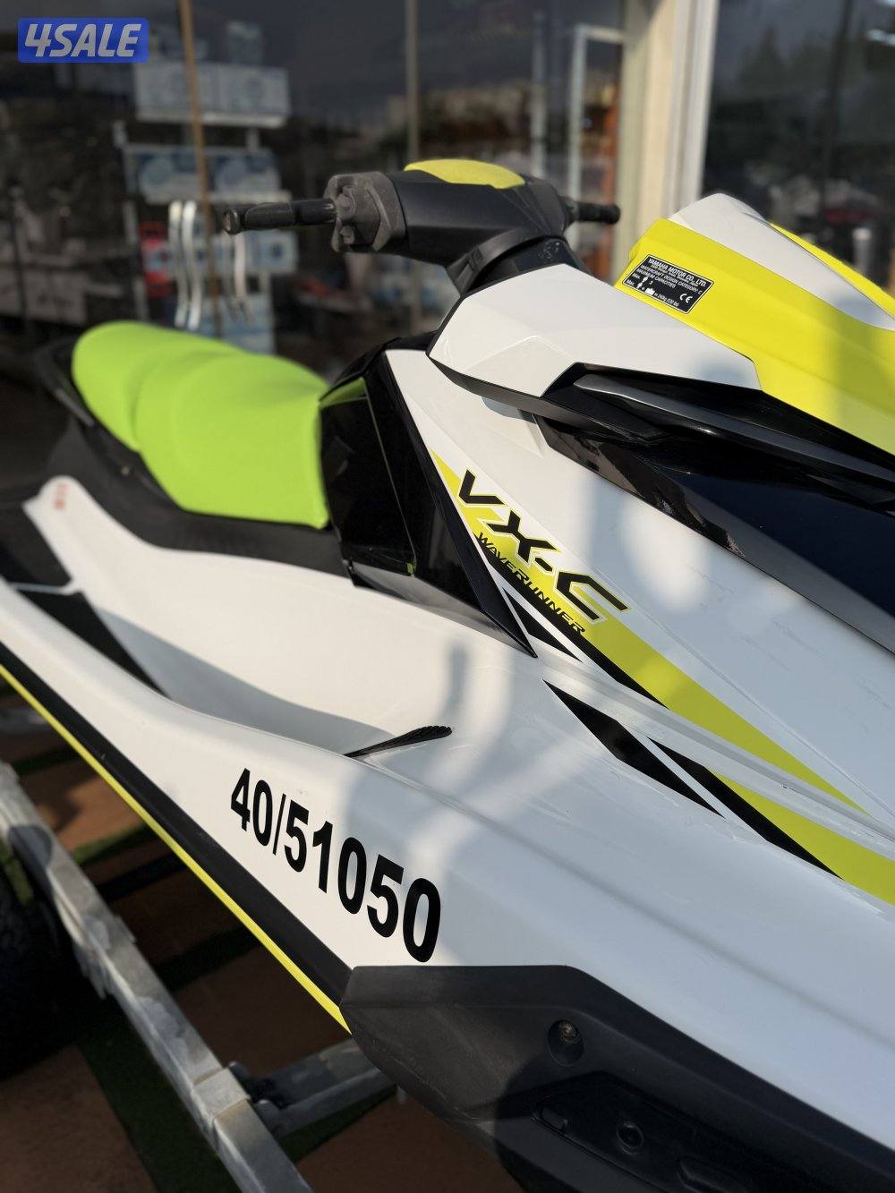 للبيع جت سكي بحالة ممتازه مع العربانه موديل 20215