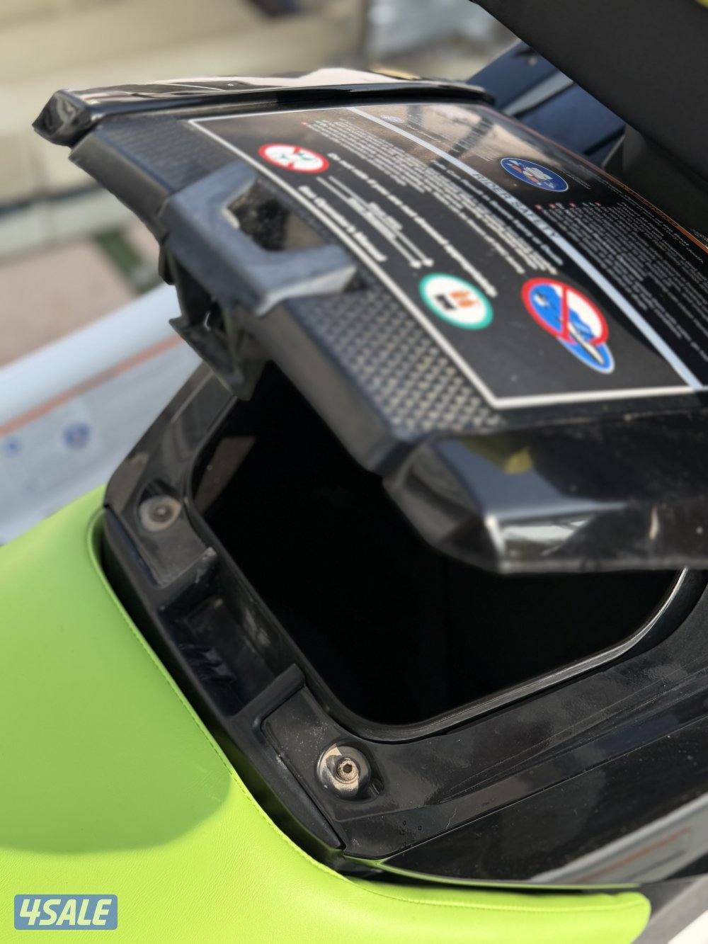 للبيع جت سكي بحالة ممتازه مع العربانه موديل 20216