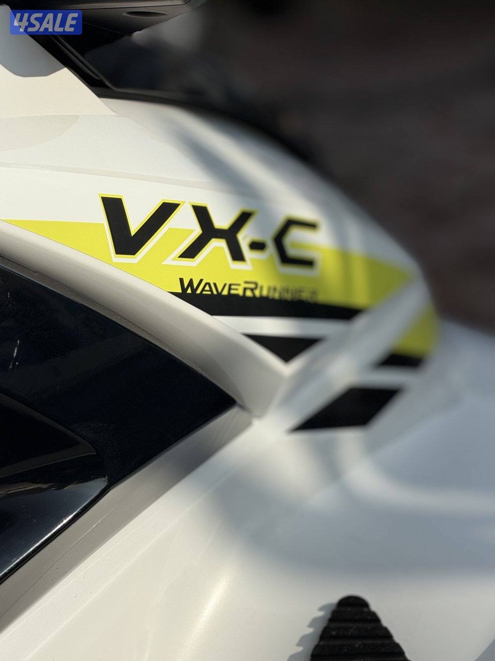 للبيع جت سكي بحالة ممتازه مع العربانه موديل 20219