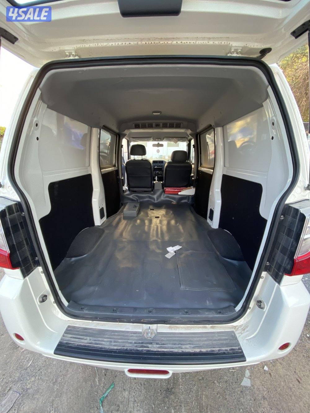 للبيع باص مقفل فريكا 2024 شبه اصفار شرط الفحص6