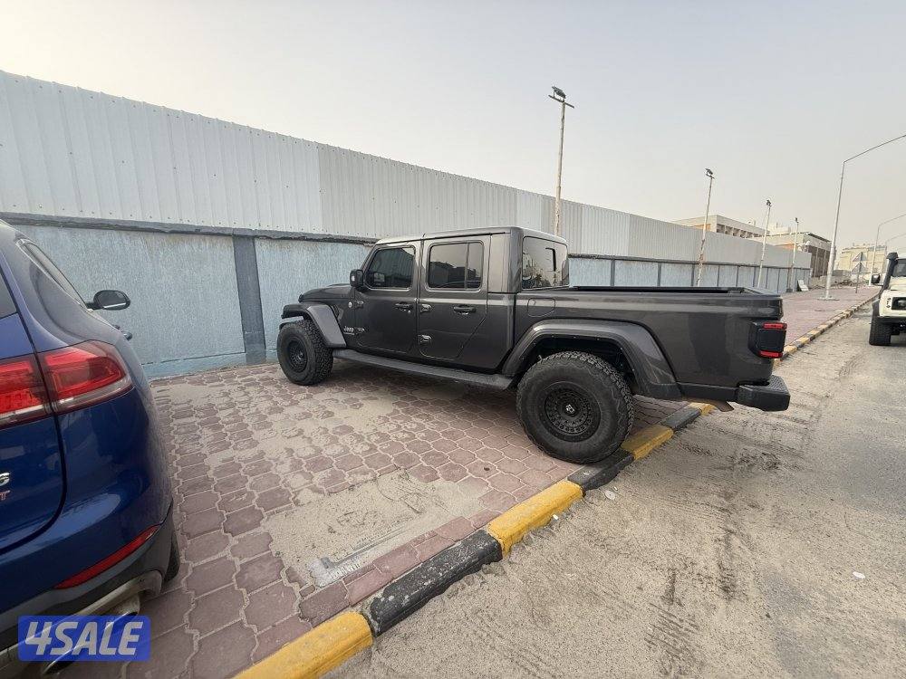 للبيع قلاديتور موديل2021 ماشي 140 عليه معاون بلستن ومعاون سكان فوكس1