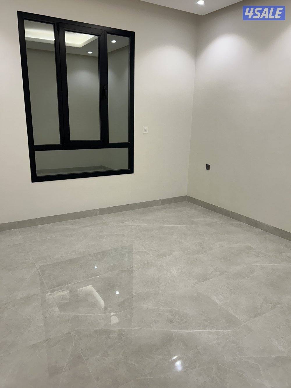 للايجار شقه بالمطلاع n1 ٣غرف وصاله و٣ حمامات مدخل ومخرج سهل0