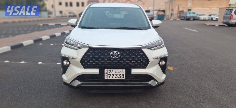 تويوتا فيلوز - عائلية - 2024 - أبيض - ماشية = 44    ألف3