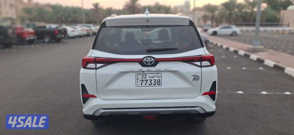 تويوتا فيلوز - عائلية - 2024 - أبيض - ماشية = 44    ألف7