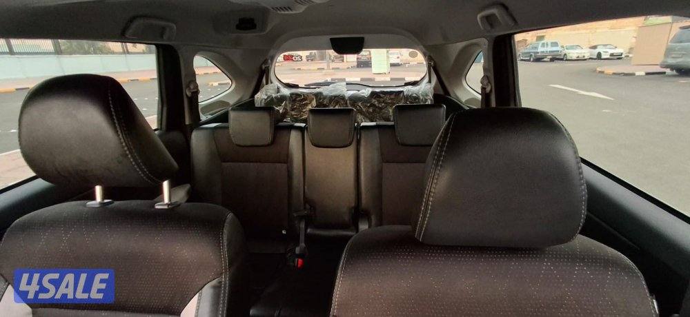 تويوتا فيلوز - عائلية - 2024 - أبيض - ماشية = 44    ألف6