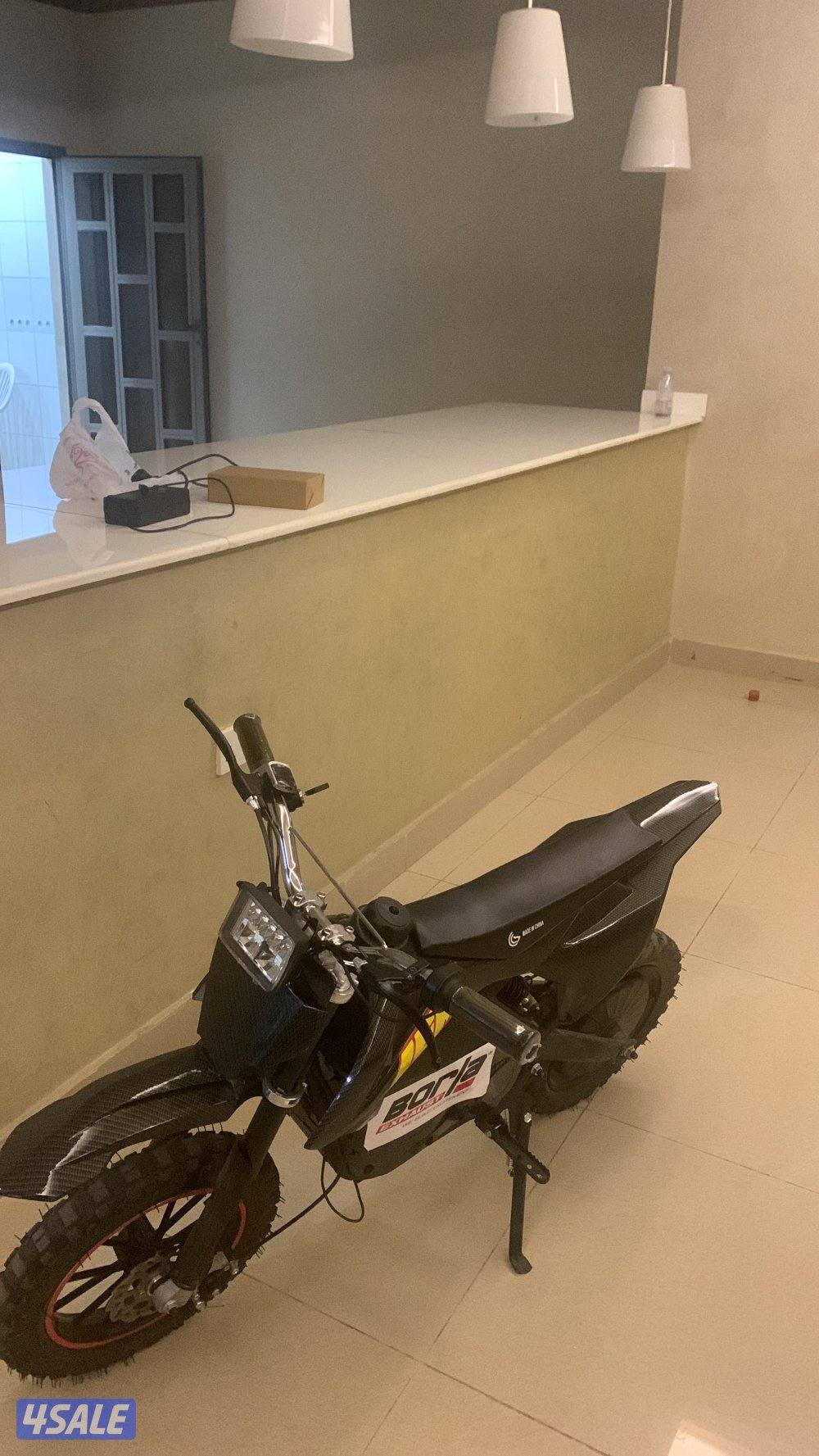 سيكل مستخدم يجي معه شحن و كل شي و خوذه زياده  16kd0