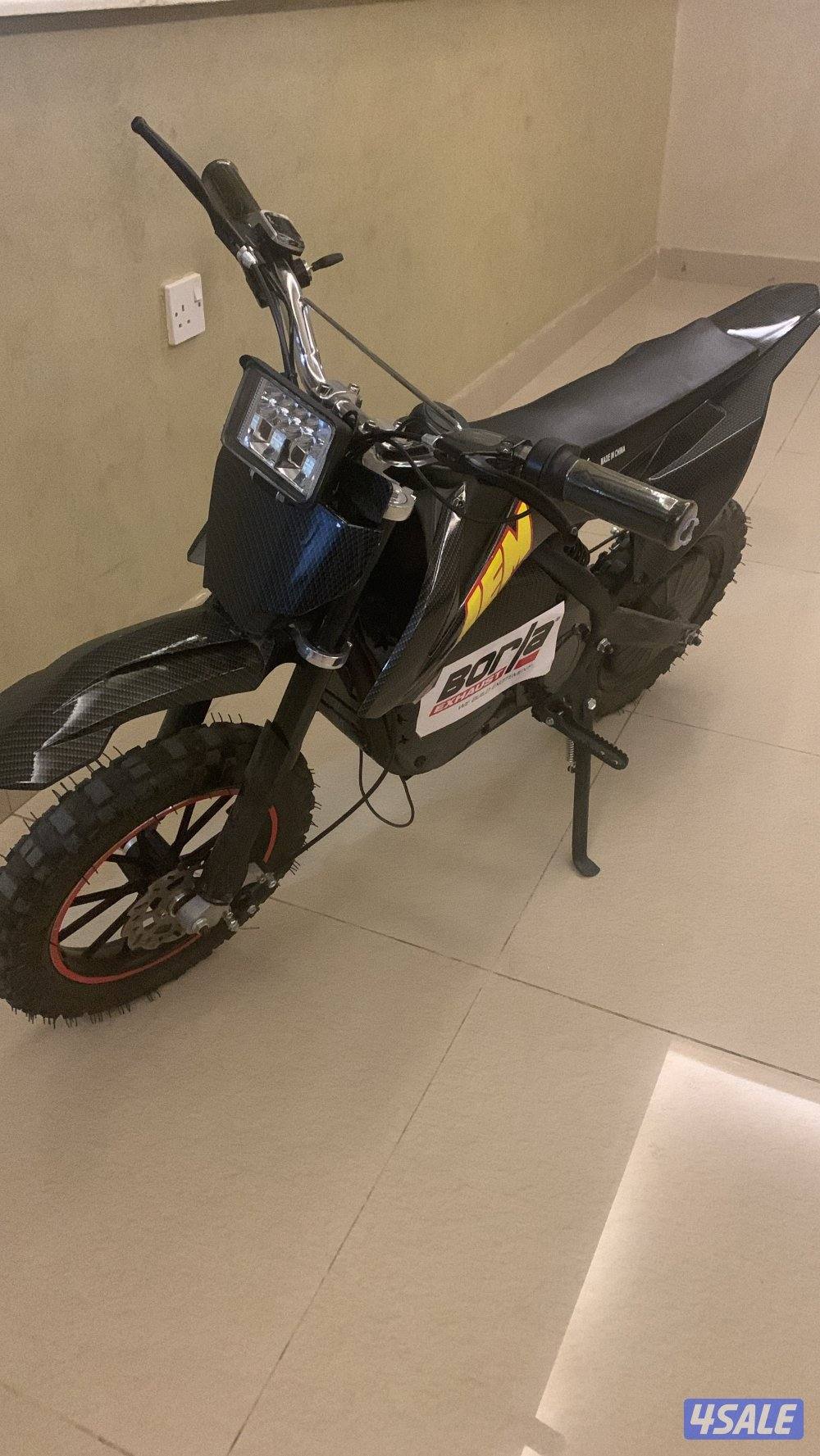 سيكل مستخدم يجي معه شحن و كل شي و خوذه زياده  16kd1