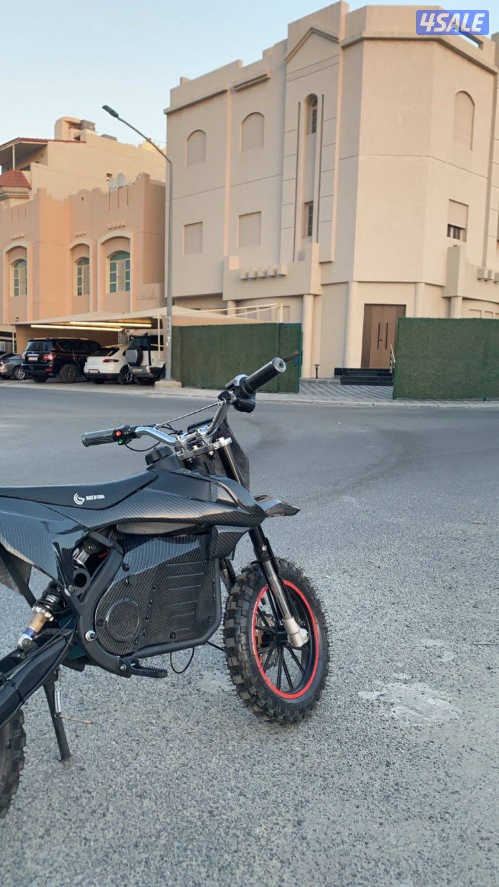 سيكل مستخدم يجي معه شحن و كل شي و خوذه زياده  16kd3