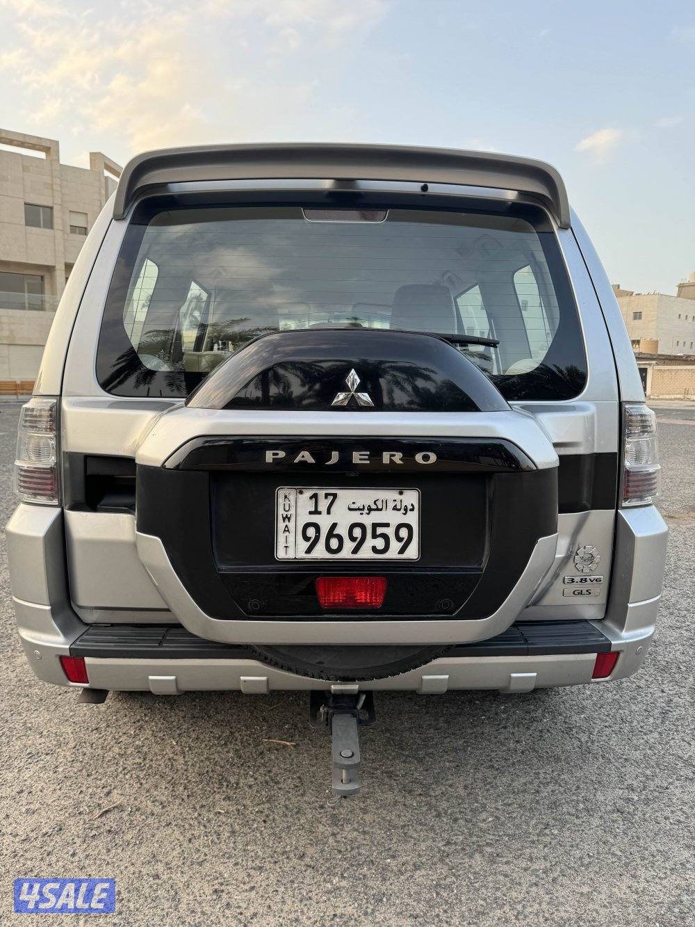 باجيرو 2020  المكينة الكبيرة كامل المواصفات ما عدا الفتحة1