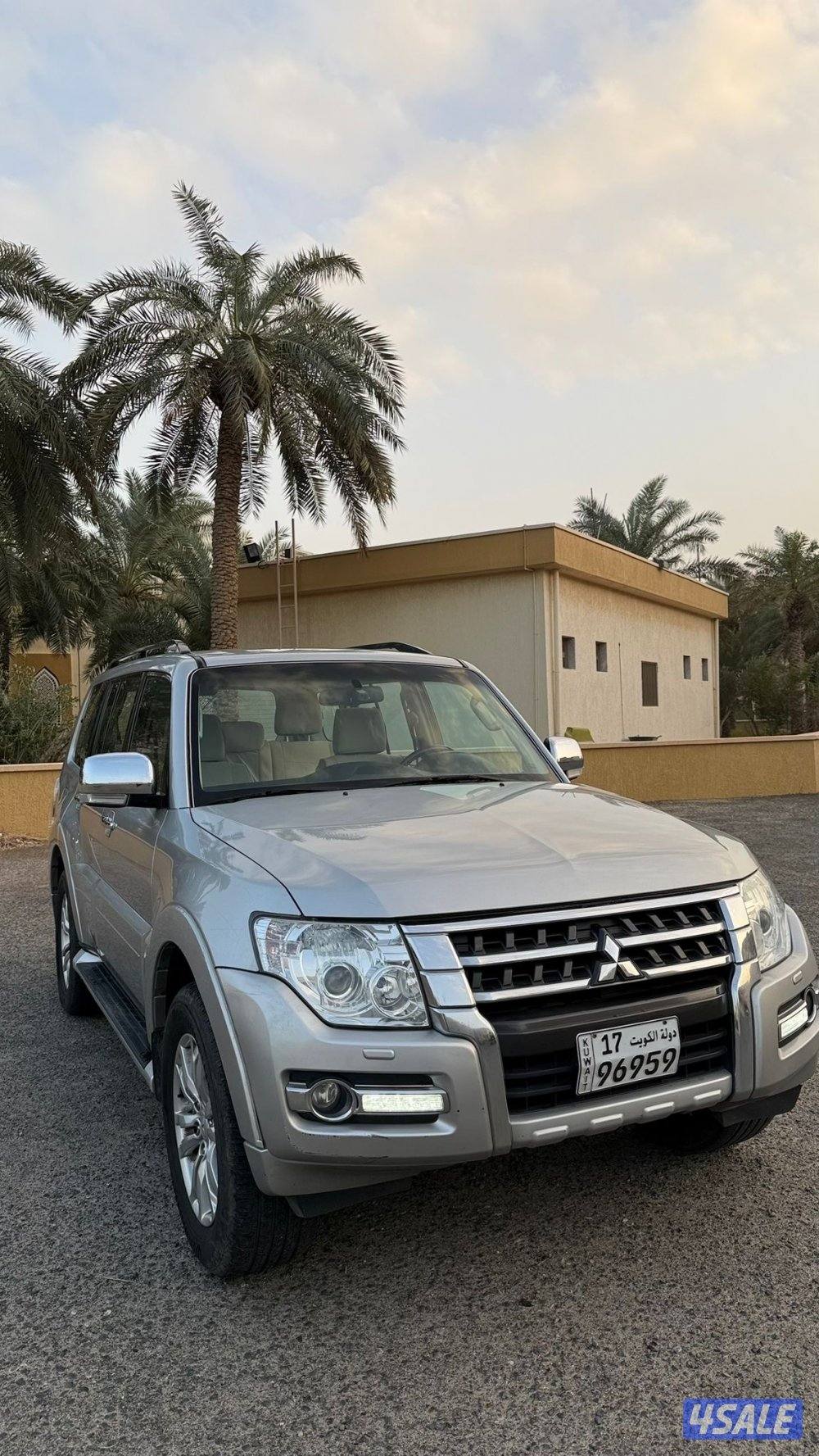 باجيرو 2020  المكينة الكبيرة كامل المواصفات ما عدا الفتحة3