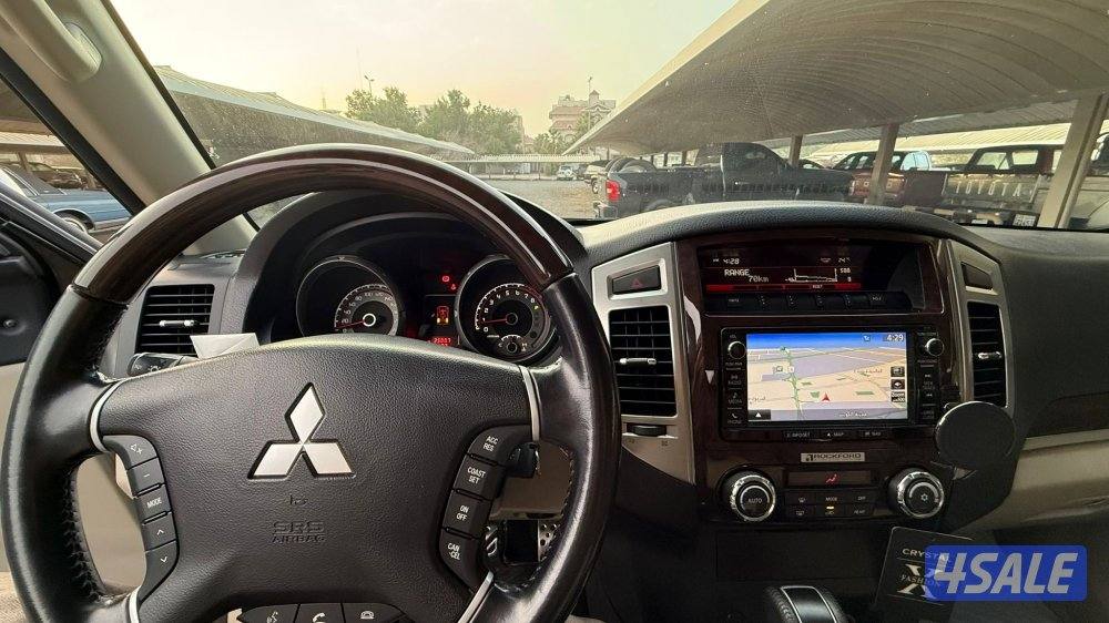 باجيرو 2020  المكينة الكبيرة كامل المواصفات ما عدا الفتحة5