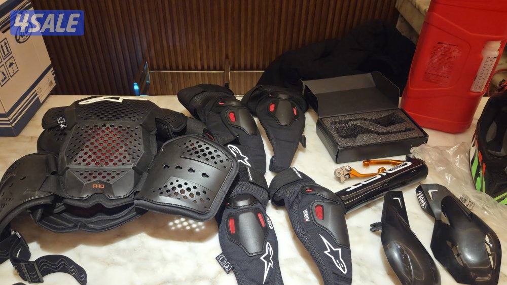 بيعه سريعه اكسسوارات سيكل بر و خوذتين و نظراتين للتواصل واتس اب فقط2