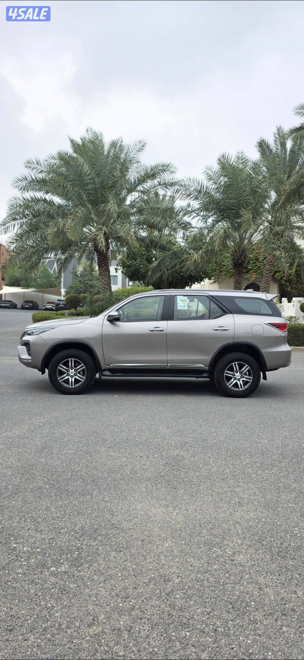 للبيع فورتنر 2023صبغ وكاله 6 سلندر ماشي 3812