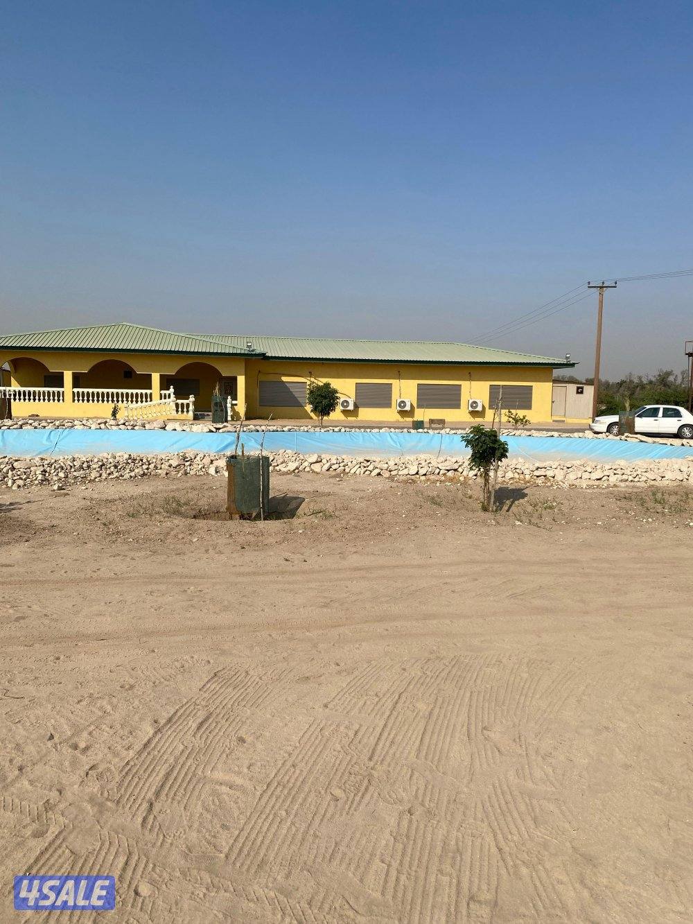 للبيع مزرعة مساحة 100 في العبدلي قطعة 5 شارع واحد فيها بيتين مع حمامين1