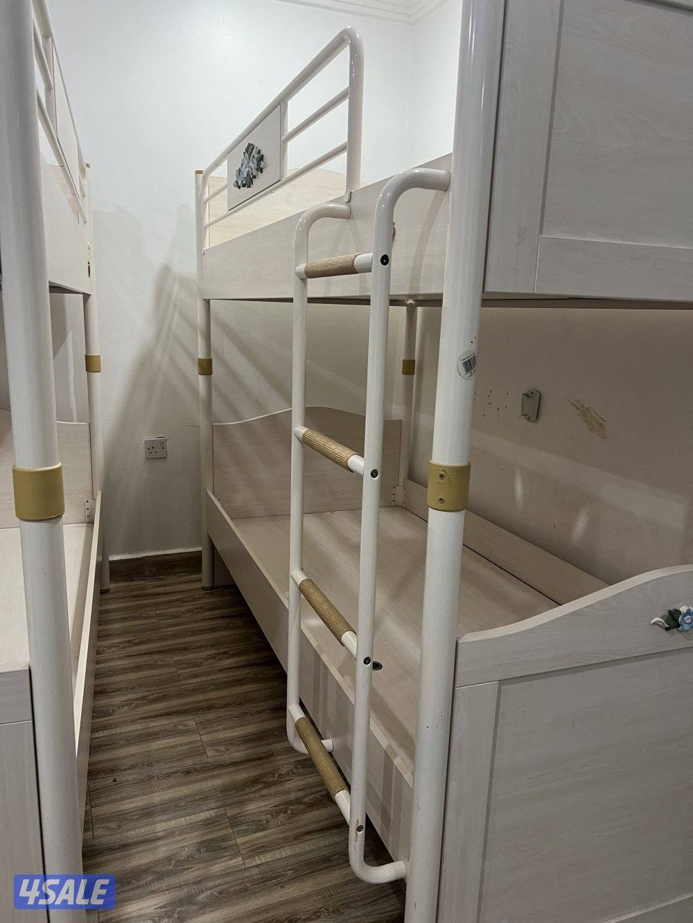 للبيع سراير نظيفه جدا جهاز مساج كرسي ستاير غرفه نوم مستعمله نشافه2