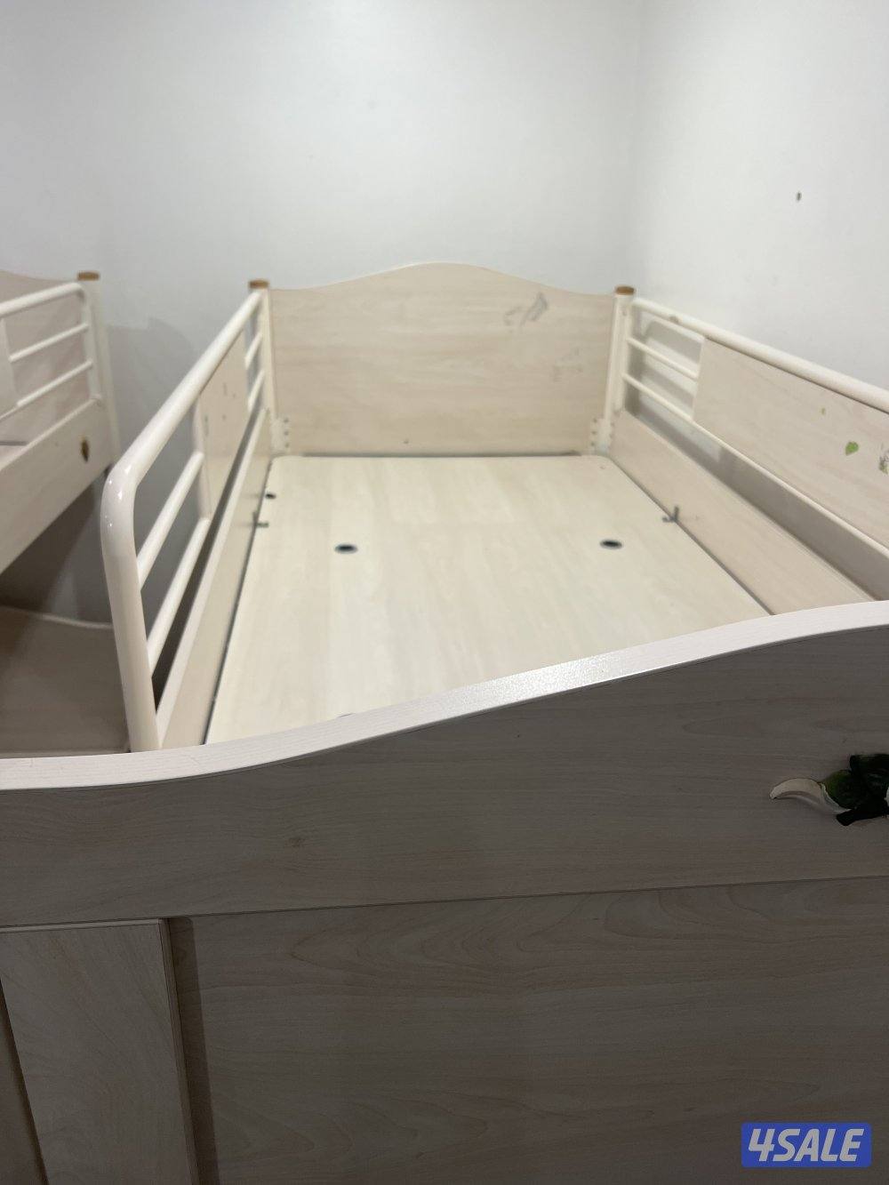 للبيع سراير نظيفه جدا جهاز مساج كرسي ستاير غرفه نوم مستعمله نشافه3