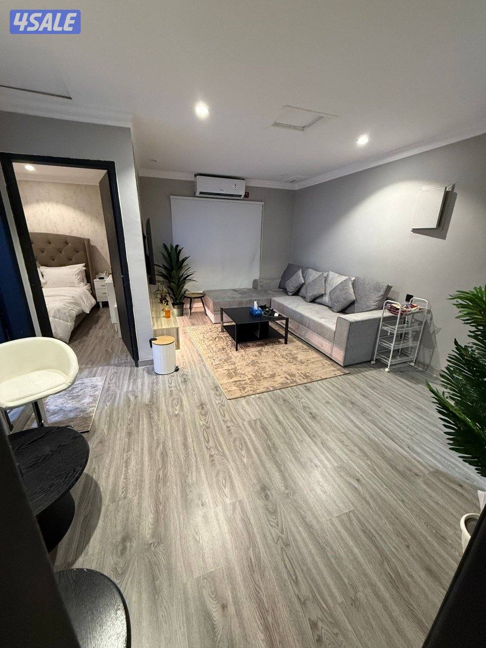 يوجد لدينا شقق الايجار خلو وفاضي غرفة وصالة ومطبخ وحمام تشطيب سوبر3