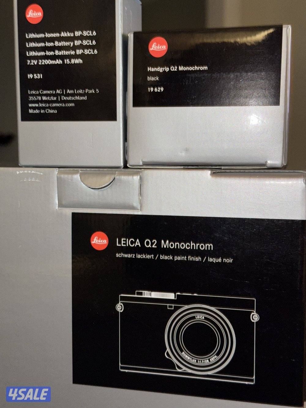 كامرة لايكا Q2 Monochroom + Hand Grip + Extra battery + Red filter0