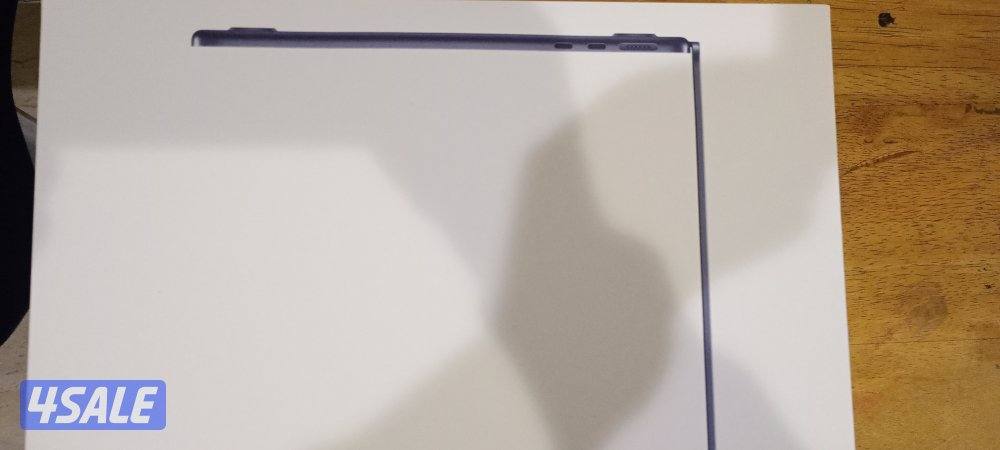 ماك بوك اير ام 3 كرنون عربي انجليزي رام ٨ هارد 512جديد بالكرتون2