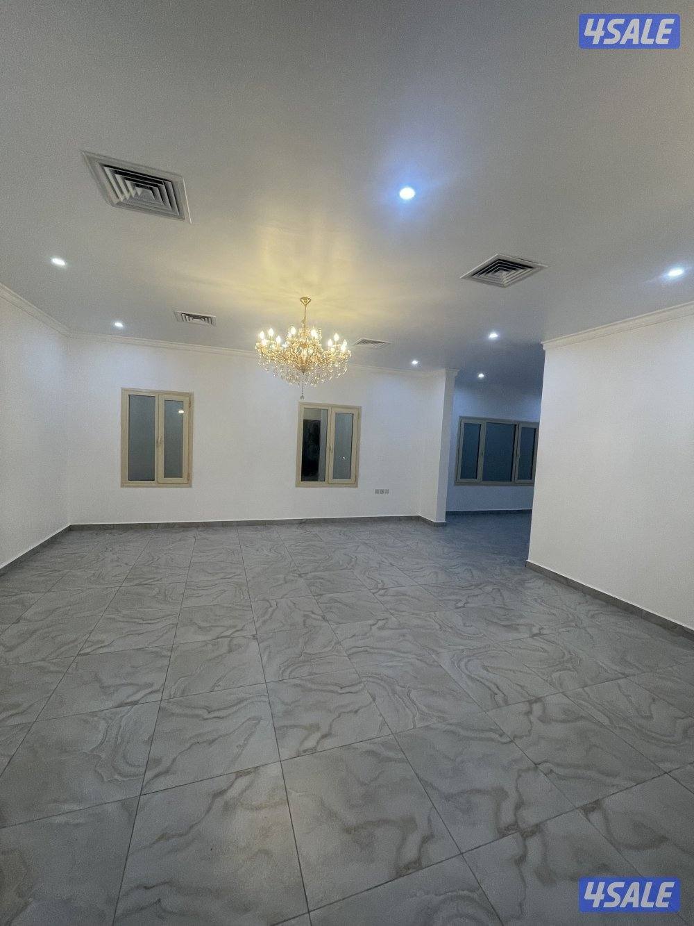 العقيله للايجار شقق وادوار تشطيب ديلوكس / ودور ارضي 5 غرف وديوانيه1