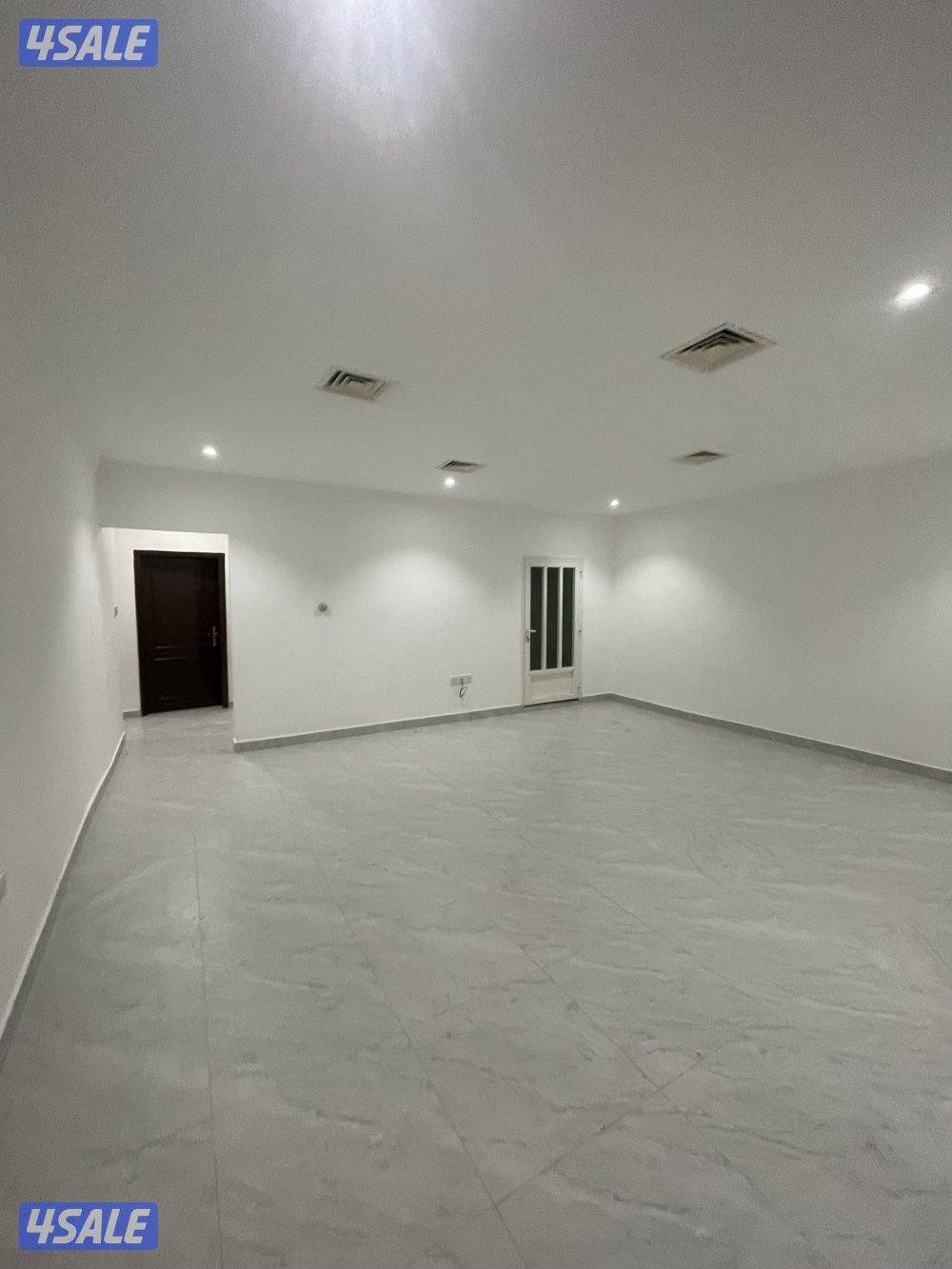 العقيله للايجار شقق وادوار تشطيب ديلوكس / ودور ارضي 5 غرف وديوانيه2