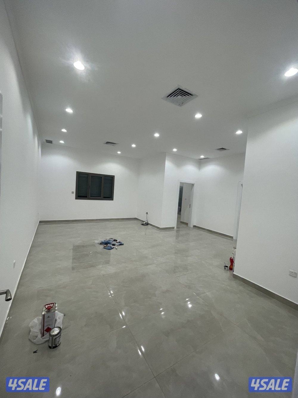 العقيله للايجار شقق وادوار تشطيب ديلوكس / ودور ارضي 5 غرف وديوانيه4