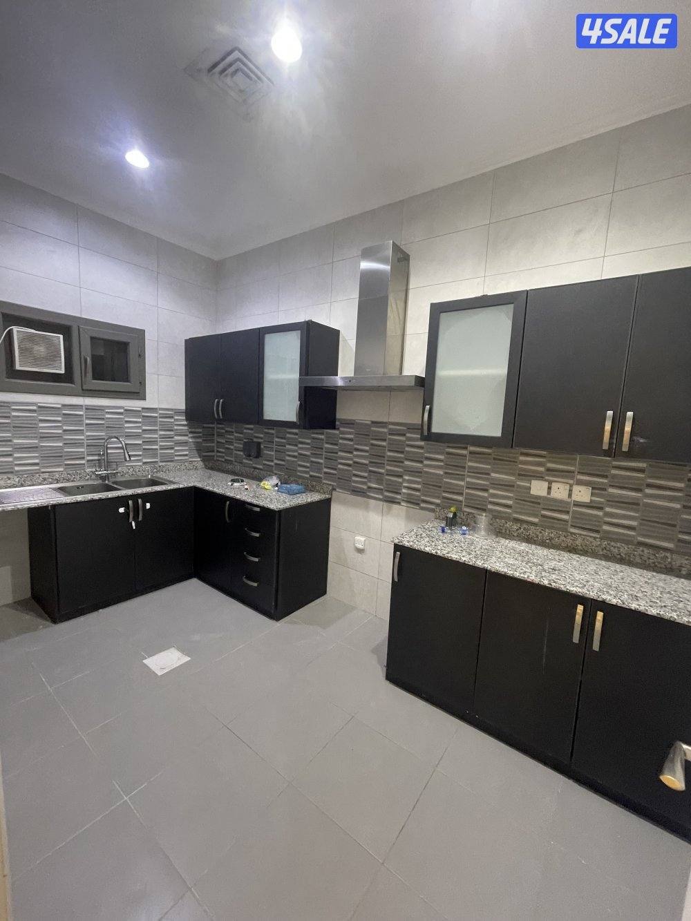 العقيله للايجار شقق وادوار تشطيب ديلوكس / ودور ارضي 5 غرف وديوانيه6