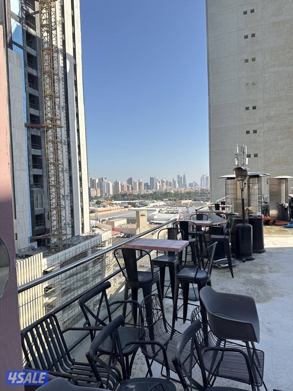 محل مطعم  روف للإيجار المساحه المرخصة 120 بالاضافة الي ارتداد 700 متر1