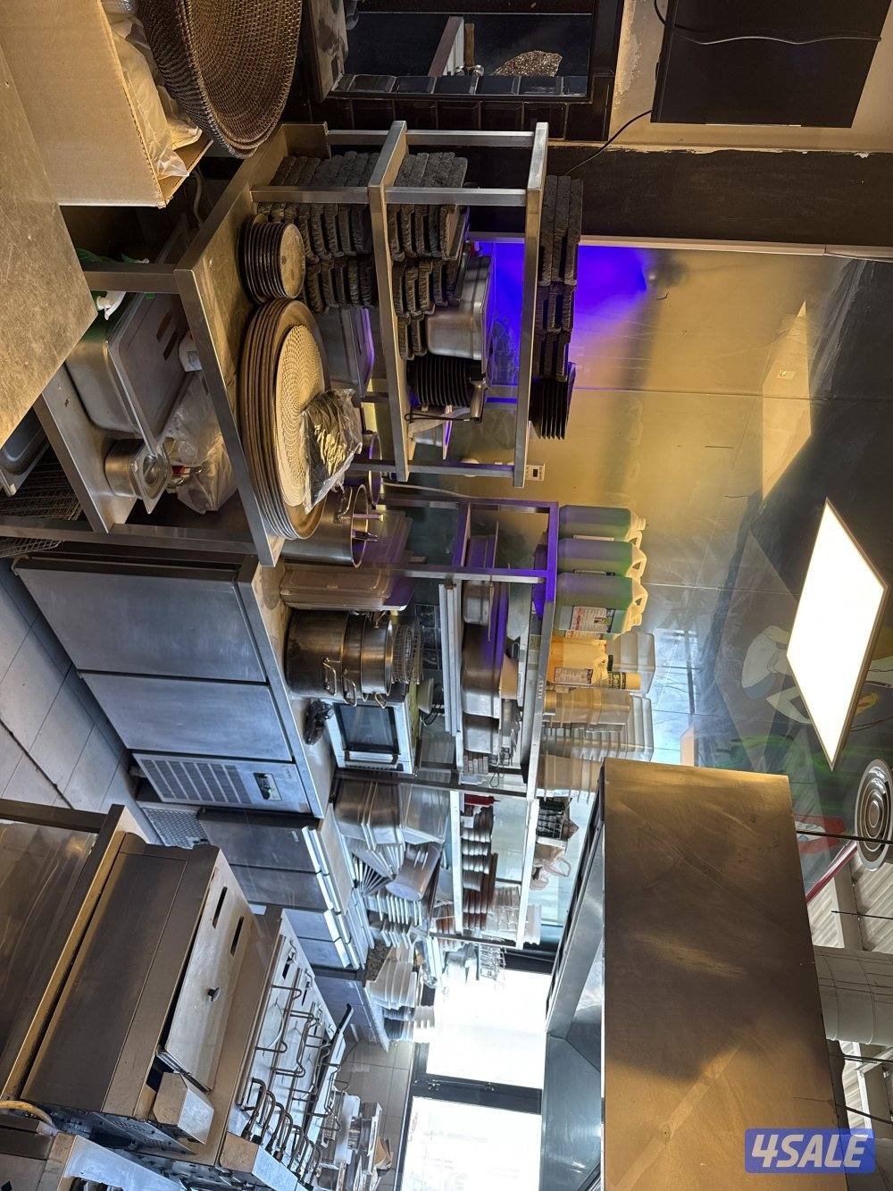 محل مطعم  روف للإيجار المساحه المرخصة 120 بالاضافة الي ارتداد 700 متر10