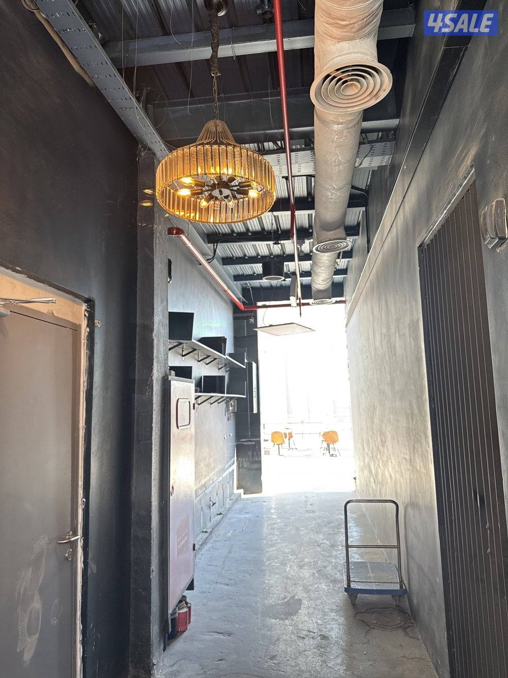 محل مطعم  روف للإيجار المساحه المرخصة 120 بالاضافة الي ارتداد 700 متر12