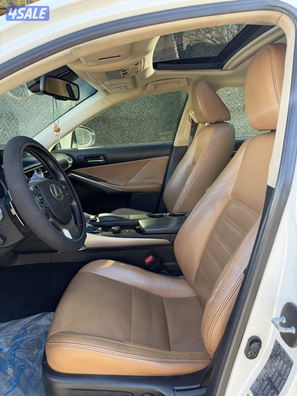 للبيع لكزس is ماشي 170 موديل 20144