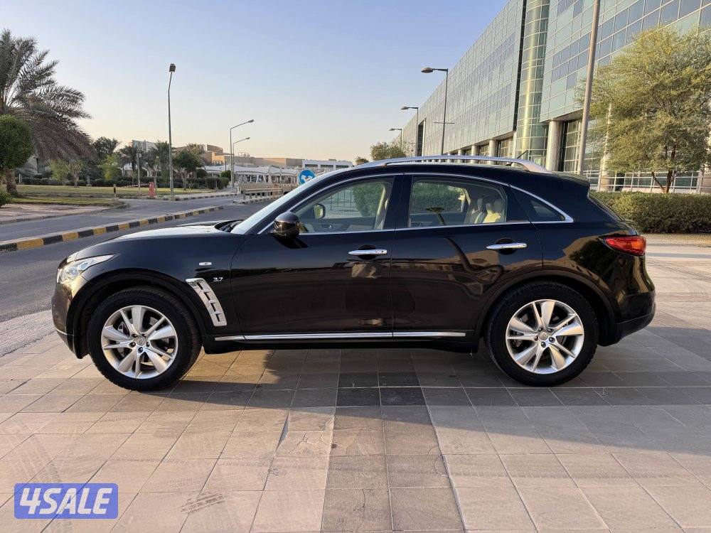 للبيع : آنفنتي QX 70 : موديل 2015 : عداد 99 الف كم0