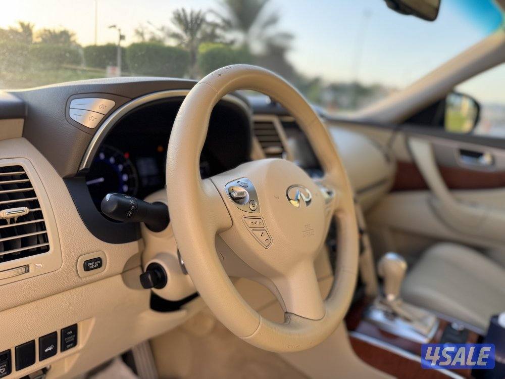 للبيع : آنفنتي QX 70 : موديل 2015 : عداد 99 الف كم2