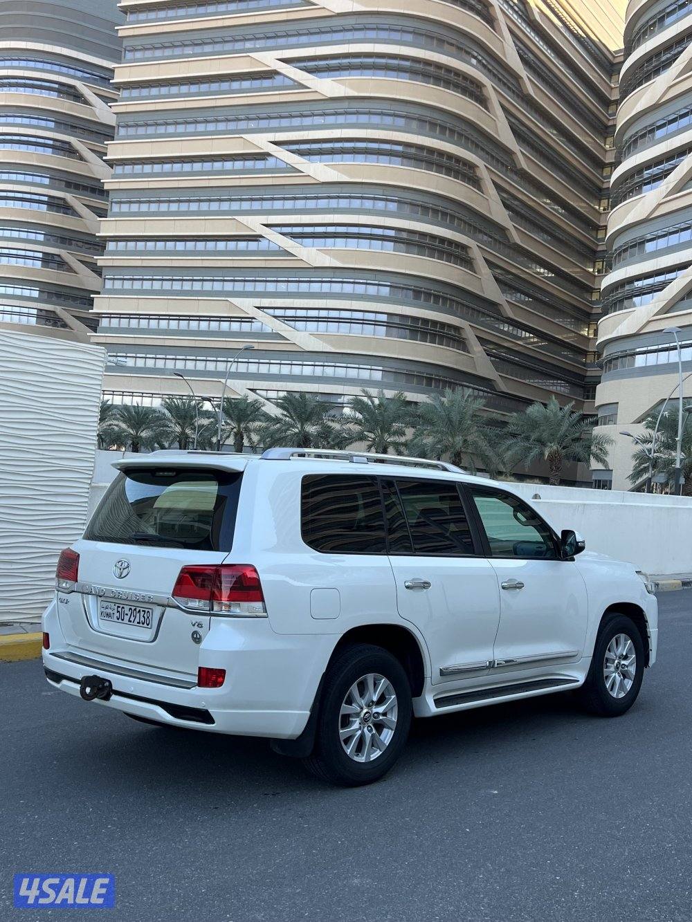 لاند كروزر 2018 V81