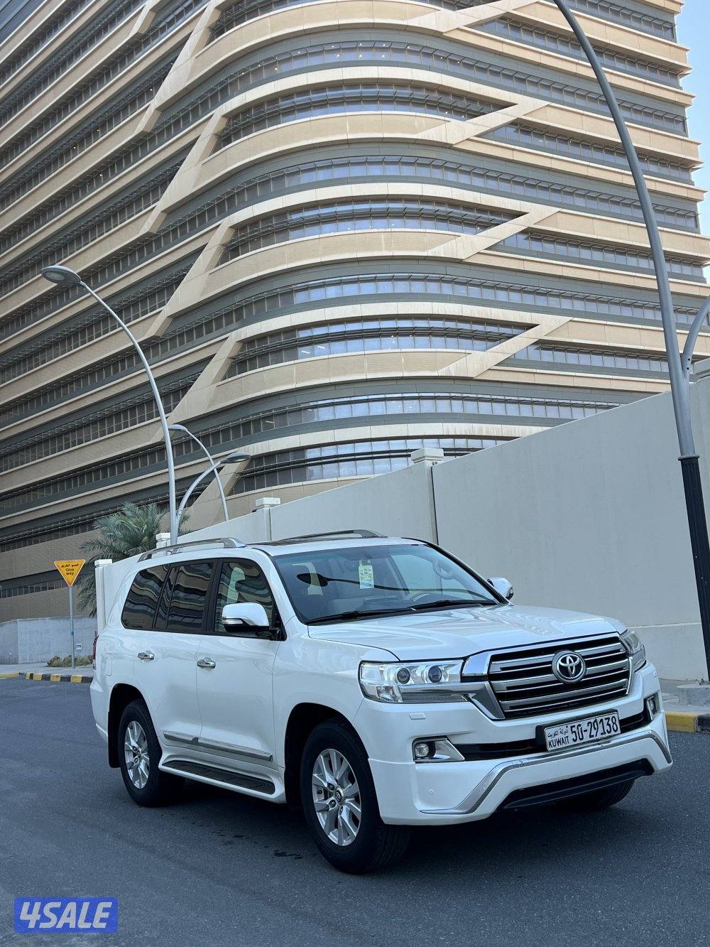 لاند كروزر 2018 V82