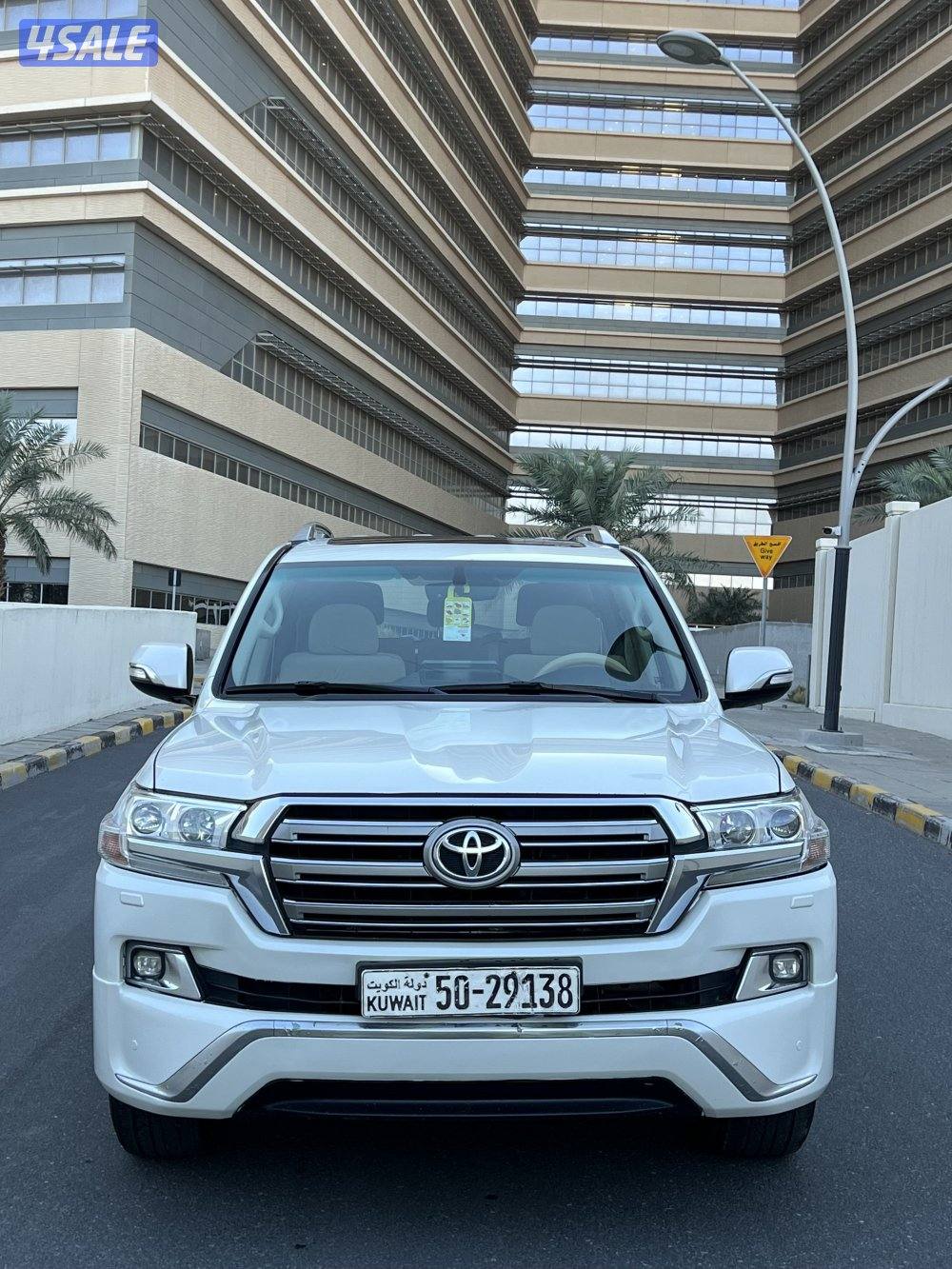 لاند كروزر 2018 V83