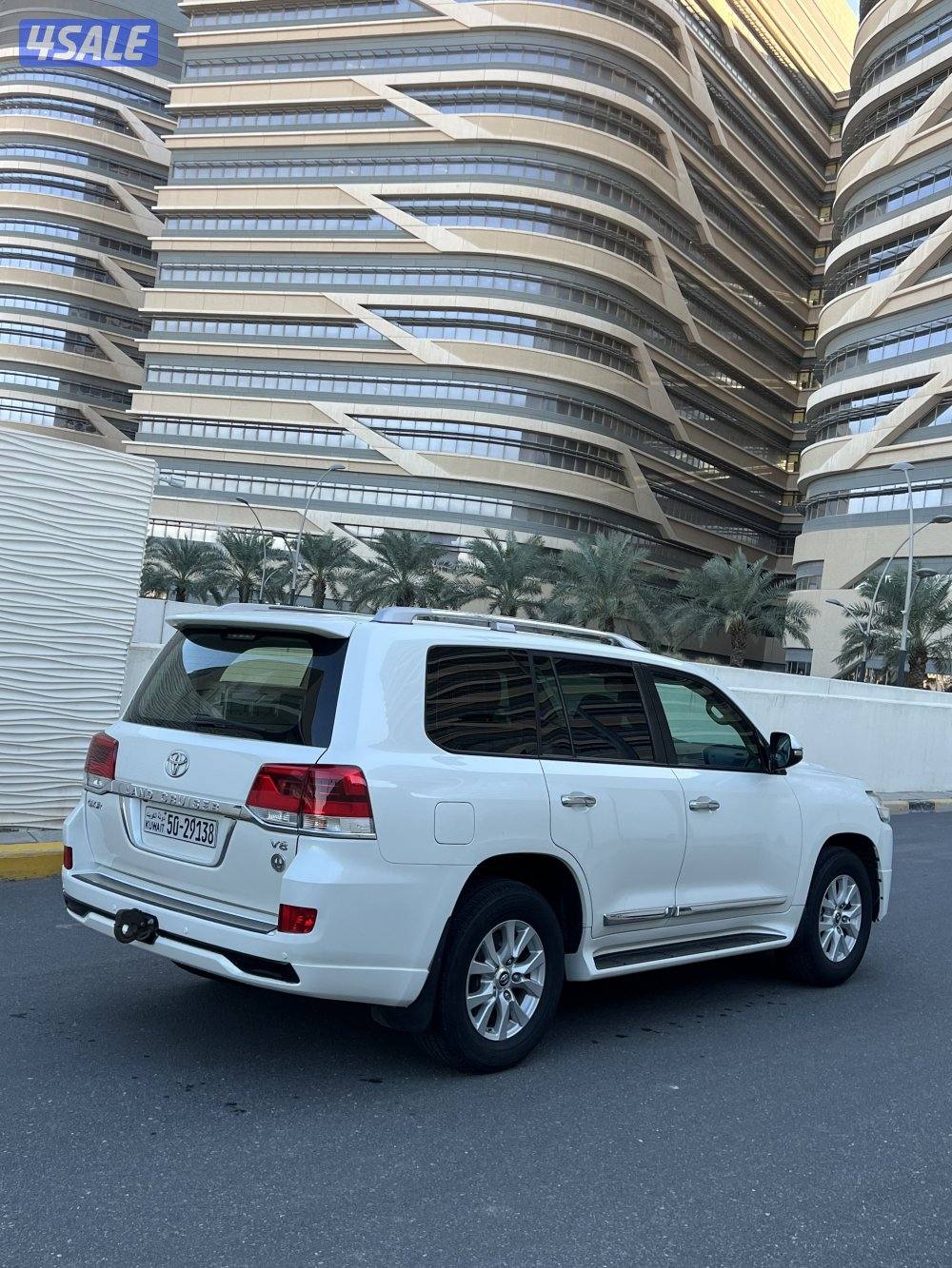 لاند كروزر 2018 V814