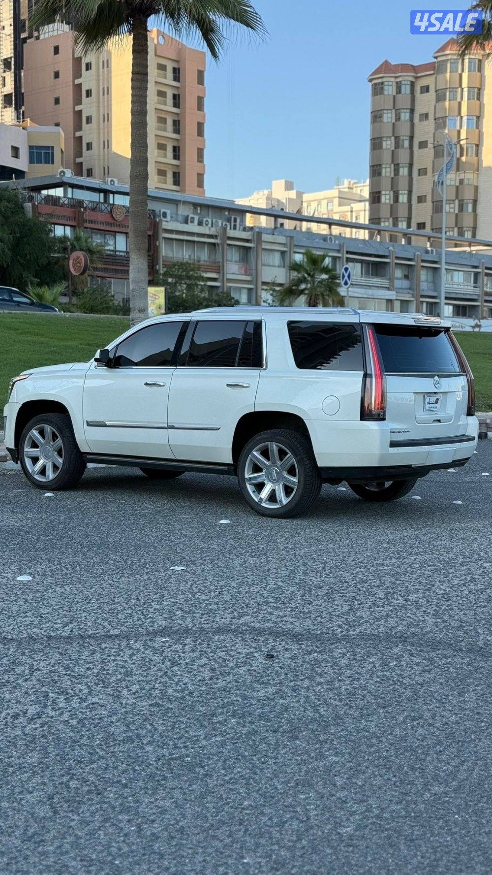 اسكاليد بريميوم موديل 2015 / بحاله ممتازه4