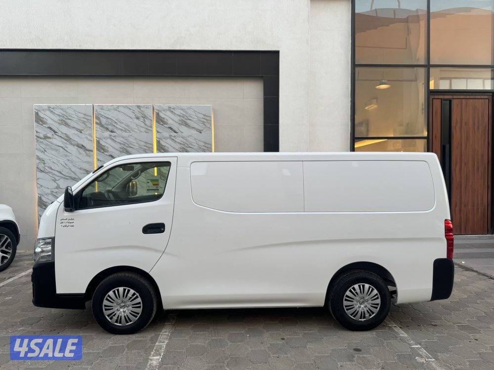 للبيع باص مقفل موديل 2024 بحالة الوكاله4