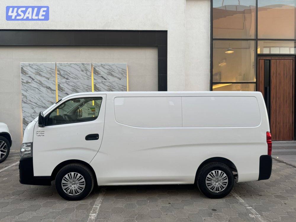 للبيع باص مقفل موديل 20242