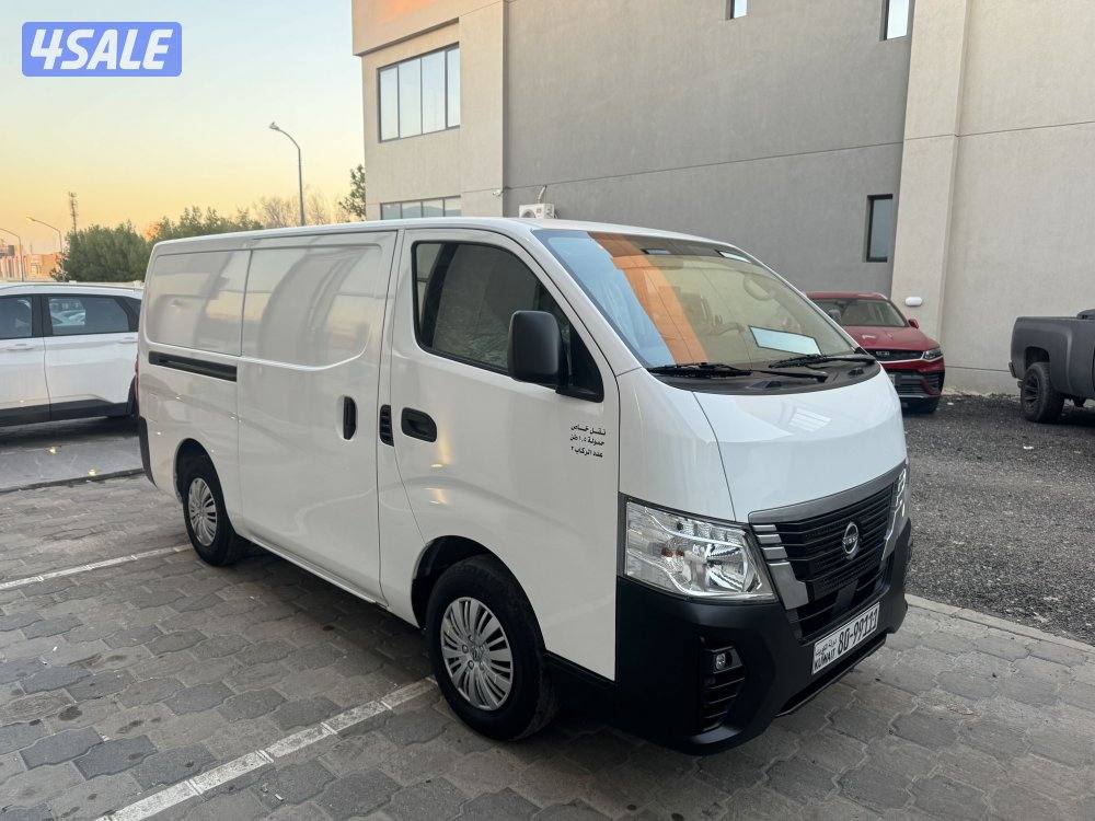 للبيع باص مقفل موديل 20243