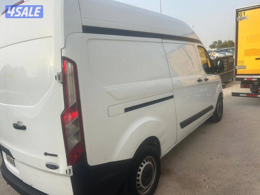 للبيع باص فورد  موديل 2019 مقفل قير عادي ديزل1