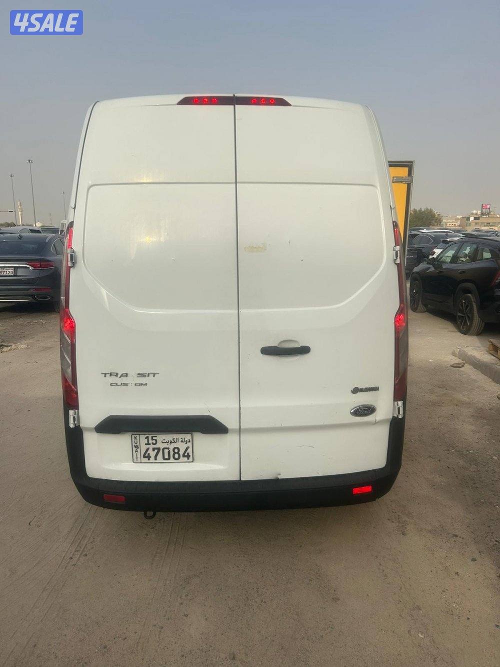 للبيع باص فورد  موديل 2019 مقفل قير عادي ديزل2