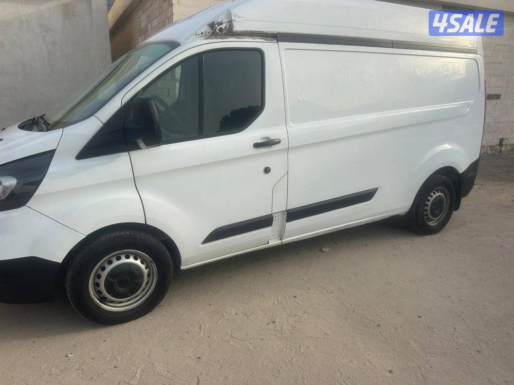 للبيع باص فورد  موديل 2019 مقفل قير عادي ديزل4