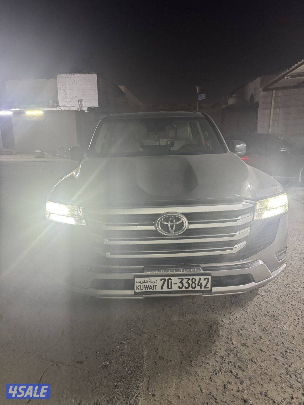 نظيفف مافيه طقات ولا حكات عليه حماية فل بدي ٩٥٠دينار ممشى ١٤٠الف0