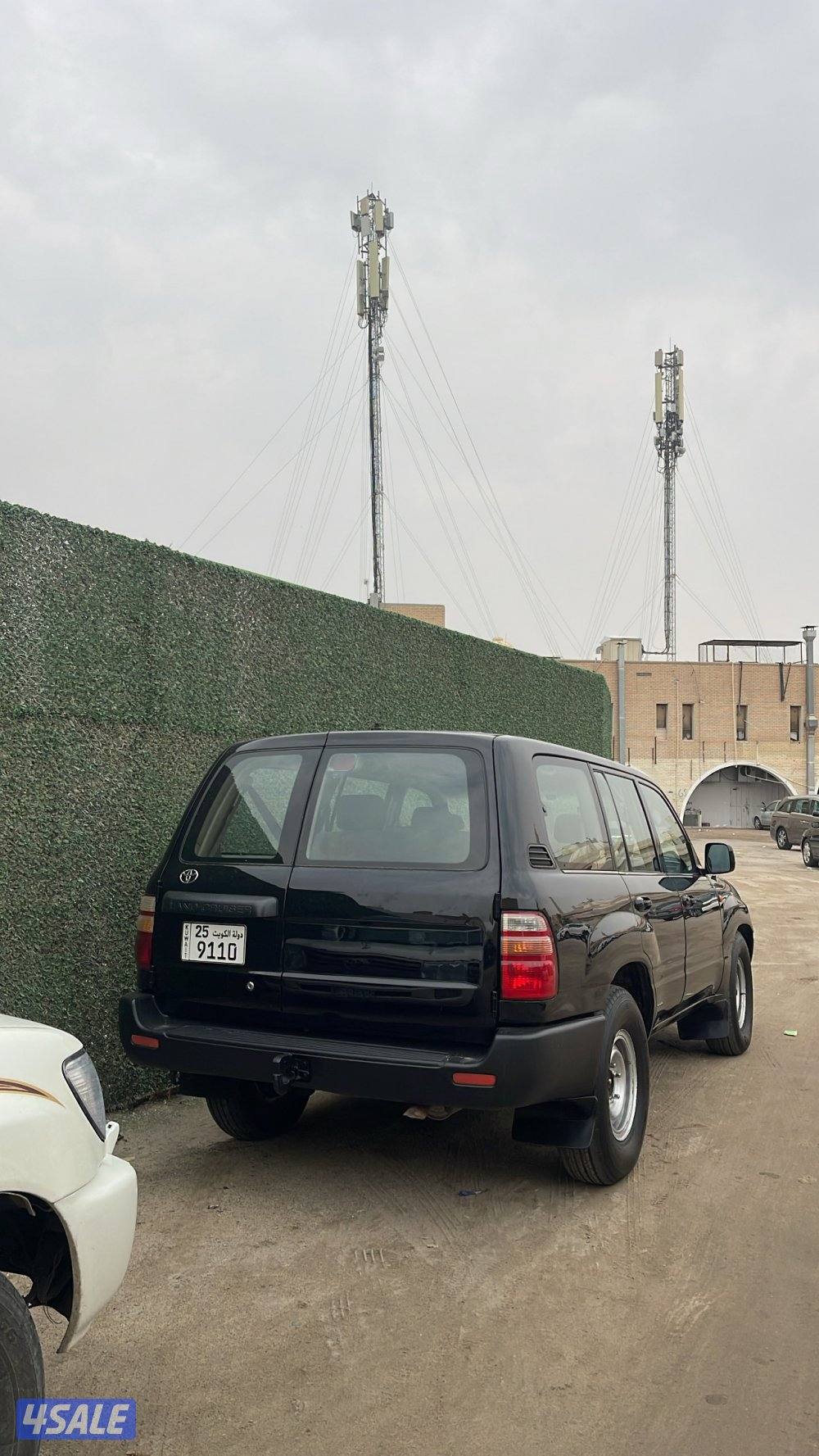 للبيع لاند كروزر استاندر 20010