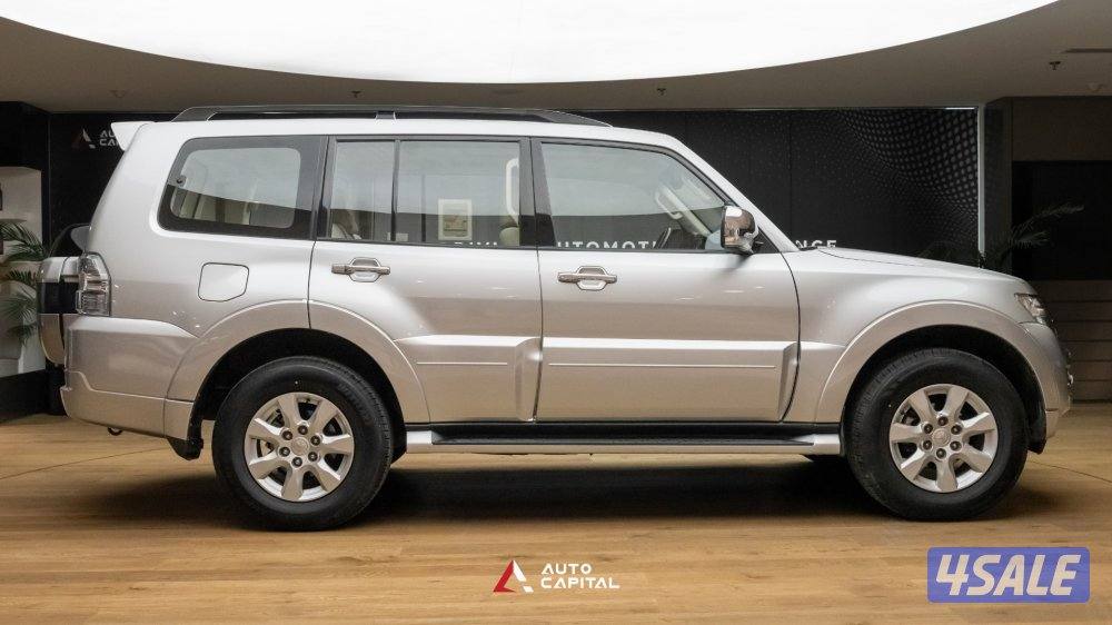 Mitsubishi Pajero GLS 3.5 L 4X4 Sunroof4