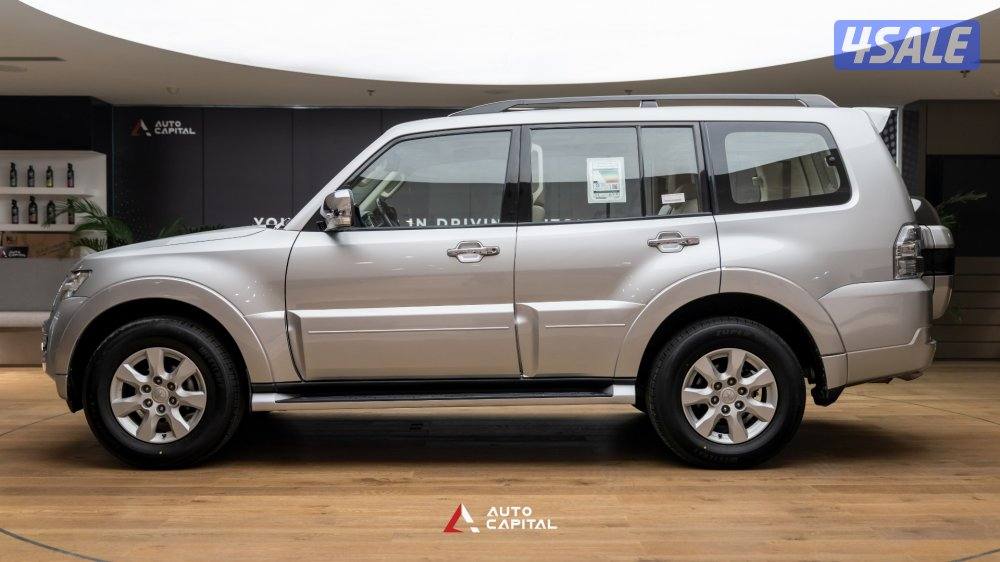 Mitsubishi Pajero GLS 3.5 L 4X4 Sunroof5